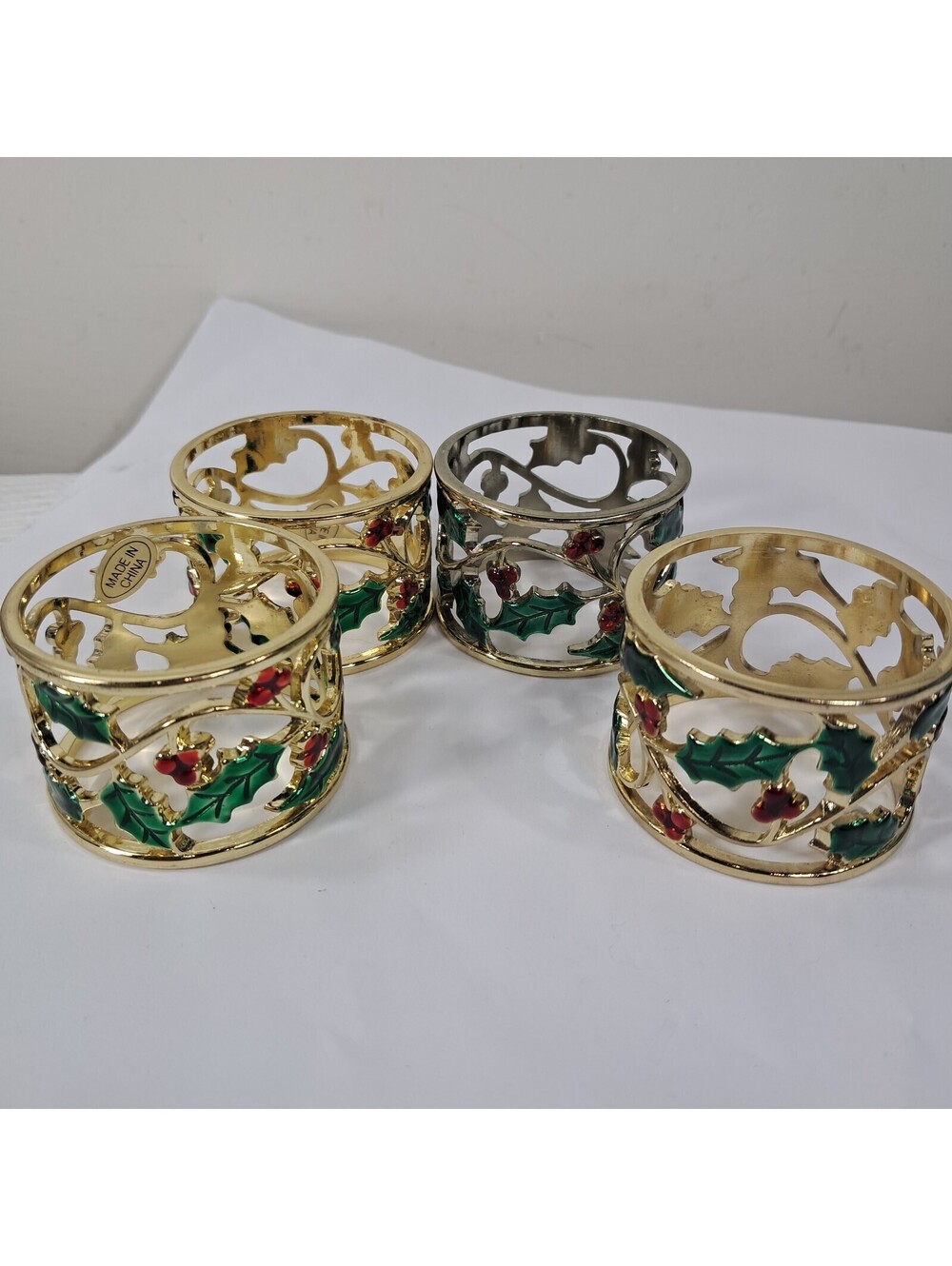 Lenox Holly & Berries Napkin Rings Set 4 Christmas berry holders vines Gold
